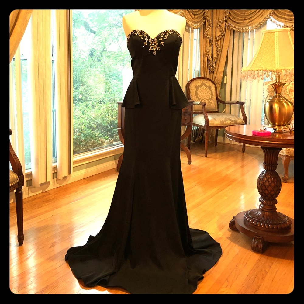Black strapless formal dress ❤️